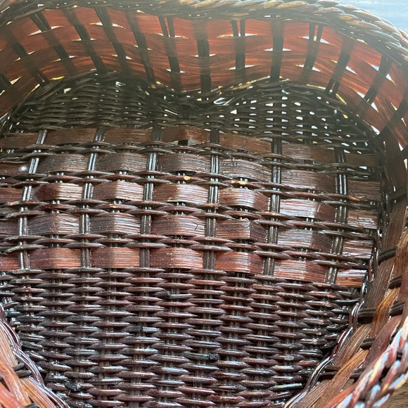 Heart Shaped Wicker Catch all Trays / Baskets 2pc. - Picture 4 of 7